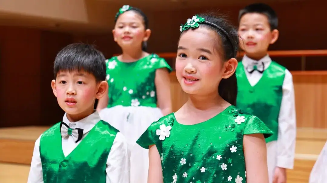 灯市口小学举行“逐光前行 扬帆远航”金帆合唱团二十周年专场音乐会暨灯市口小学建校160周年素质教育成果展示活动 第48张 灯市口小学举行“逐光前行 扬帆远航”金帆合唱团二十周年专场音乐会暨灯市口小学建校160周年素质教育成果展示活动 第48张