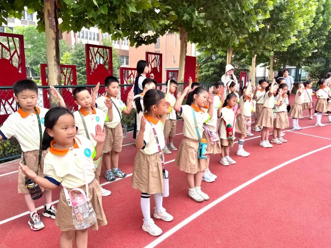 美好初夏,“幼”见小学——安阳高新区商颂小学迎接各幼儿园走进小学幼小衔接活动纪实 第2张 美好初夏,“幼”见小学——安阳高新区商颂小学迎接各幼儿园走进小学幼小衔接活动纪实 第2张
