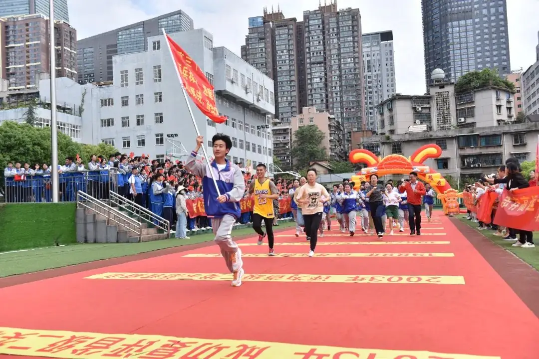 高考壮志行 祖国请挑选 | 贵阳八中2024届高三学子“奔向成功门”冲刺高考壮行活动 第13张 高考壮志行 祖国请挑选 | 贵阳八中2024届高三学子“奔向成功门”冲刺高考壮行活动 第13张