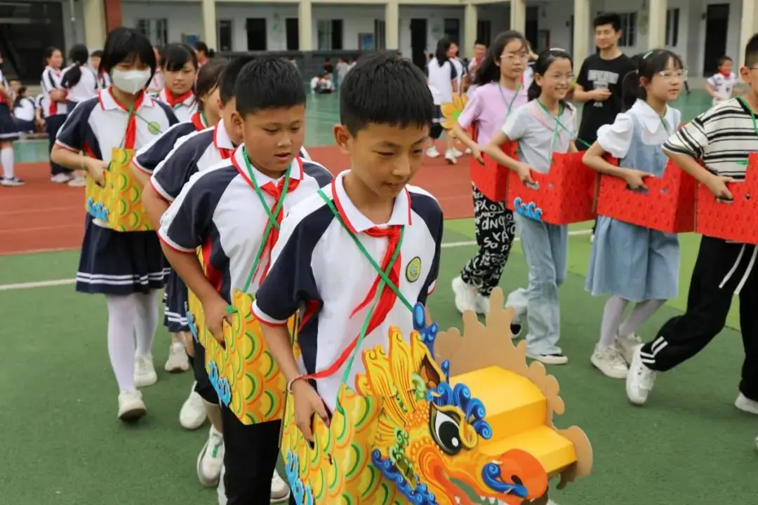 满满龙舟意 浓浓端午情——六安市城南小学举行“庆端午旱地赛龙舟”主题活动 第1张