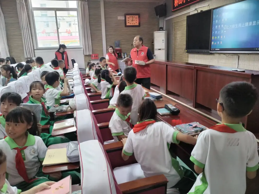 校园风采 | 桥山小学保护碧水蓝天 共建绿色家园——“环保知识进校园”宣讲活动 第4张 校园风采 | 桥山小学保护碧水蓝天 共建绿色家园——“环保知识进校园”宣讲活动 第4张