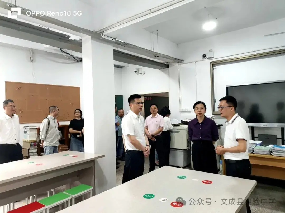 县长杨德听到实验中学检查指导中考考点工作 第3张 县长杨德听到实验中学检查指导中考考点工作 第3张