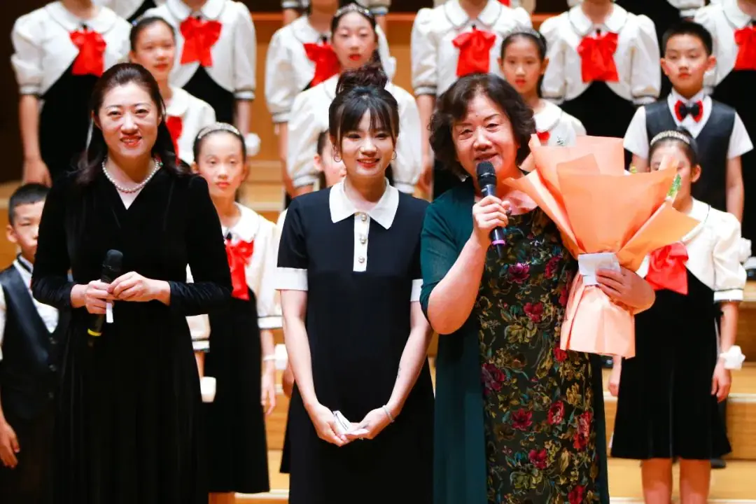 灯市口小学举行“逐光前行 扬帆远航”金帆合唱团二十周年专场音乐会暨灯市口小学建校160周年素质教育成果展示活动 第30张 灯市口小学举行“逐光前行 扬帆远航”金帆合唱团二十周年专场音乐会暨灯市口小学建校160周年素质教育成果展示活动 第30张