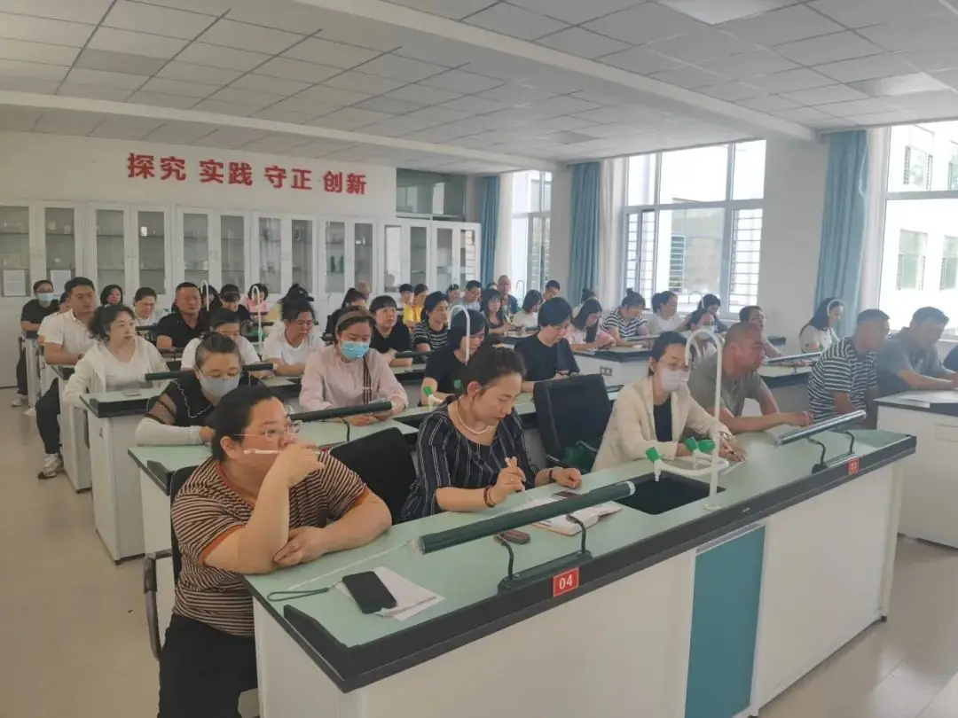 用爱护航 决胜中考——营口市第二十九中学召开九年级中考考前家长会 第4张 用爱护航 决胜中考——营口市第二十九中学召开九年级中考考前家长会 第4张