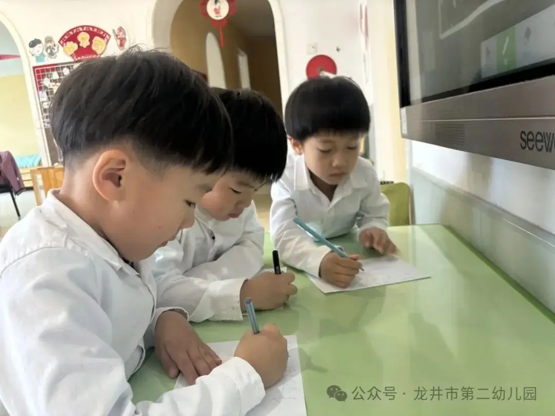 【幼儿活动】“趣”探小学,“幼”见成长——龙井市第二幼儿园携手龙井市东山实验小学开展参观小学活动 第13张 【幼儿活动】“趣”探小学,“幼”见成长——龙井市第二幼儿园携手龙井市东山实验小学开展参观小学活动 第13张