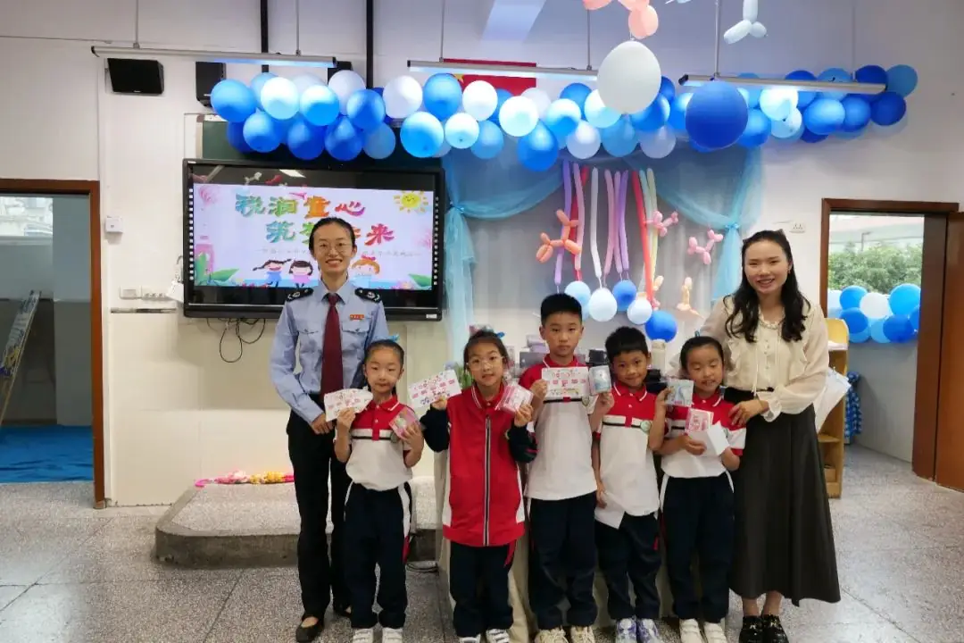 税润童心 筑梦未来——万盛小学税法进校园暨“六.一”游园嘉年华庆祝活动 第14张 税润童心 筑梦未来——万盛小学税法进校园暨“六.一”游园嘉年华庆祝活动 第14张