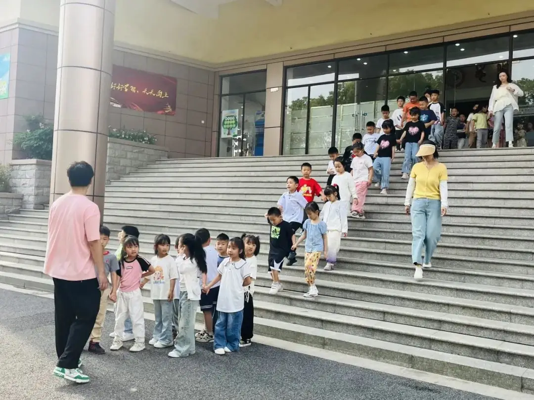 【小幼衔接】你好,小学——洪庙小学小幼衔接之“走进小学”活动 第11张 【小幼衔接】你好,小学——洪庙小学小幼衔接之“走进小学”活动 第11张