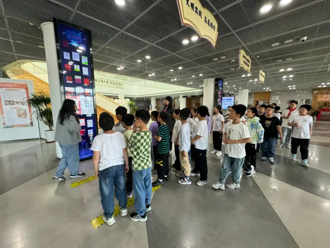 【友谊路小学 双减进行时】馆校共建,助力双减——如东县友谊路小学四年级学生走进图书馆开展阅读实践活动 第8张