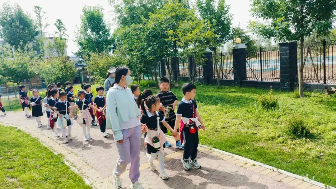 美好初夏,“幼”见小学——安阳高新区商颂小学迎接各幼儿园走进小学幼小衔接活动纪实 第29张 美好初夏,“幼”见小学——安阳高新区商颂小学迎接各幼儿园走进小学幼小衔接活动纪实 第29张