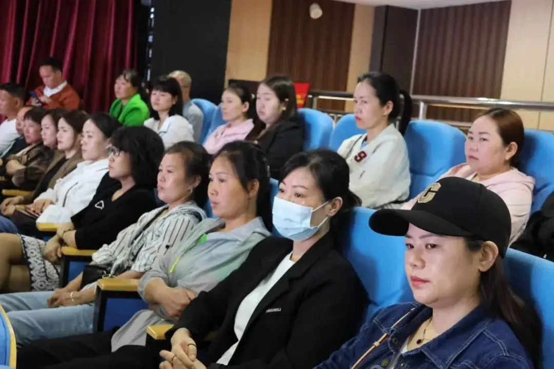 同心同向 决胜中考丨我校初复年级家长会 第9张 同心同向 决胜中考丨我校初复年级家长会 第9张