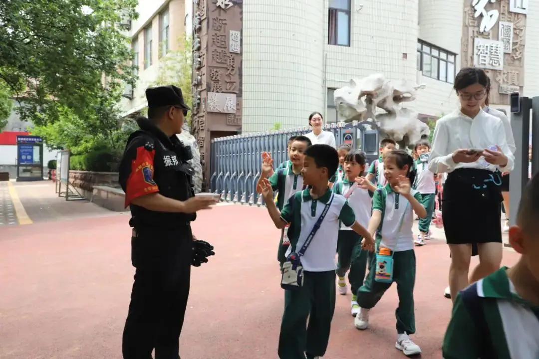 【幼小衔接】小学长啥样?我想去看看——济南市经五路幼儿园幼小衔接系列活动之走进小学 第101张 【幼小衔接】小学长啥样?我想去看看——济南市经五路幼儿园幼小衔接系列活动之走进小学 第101张