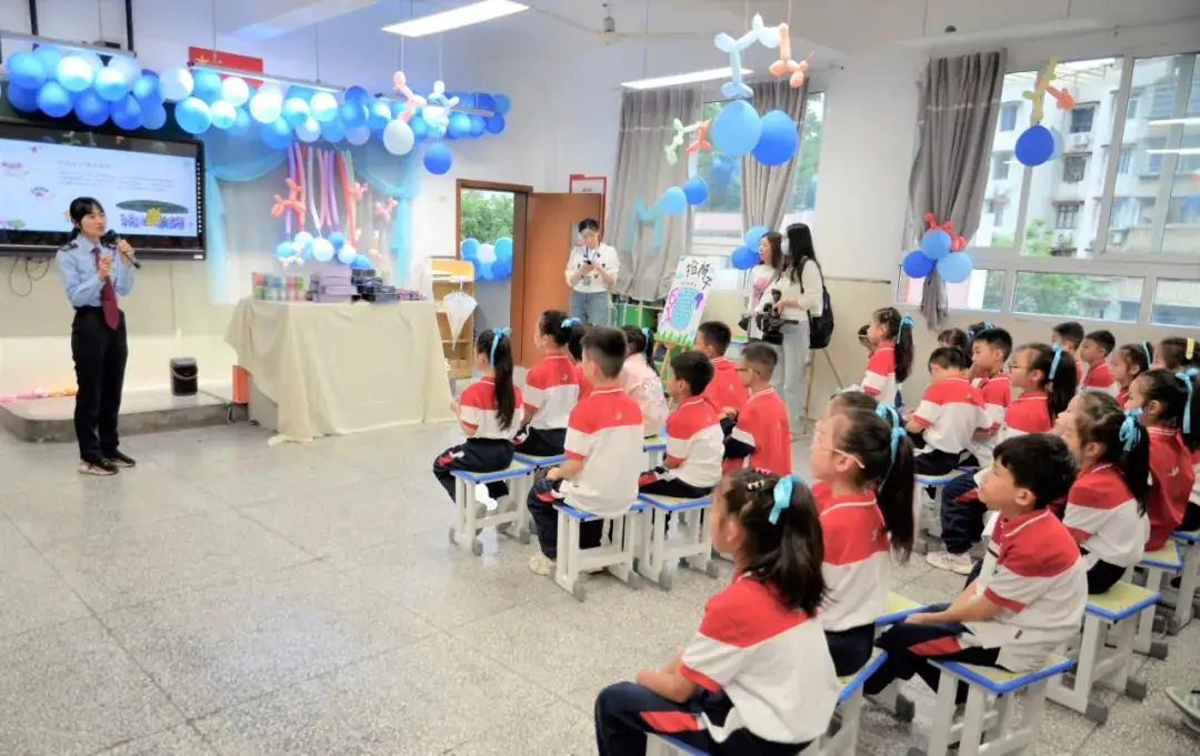 税润童心 筑梦未来——万盛小学税法进校园暨“六.一”游园嘉年华庆祝活动 第3张 税润童心 筑梦未来——万盛小学税法进校园暨“六.一”游园嘉年华庆祝活动 第3张