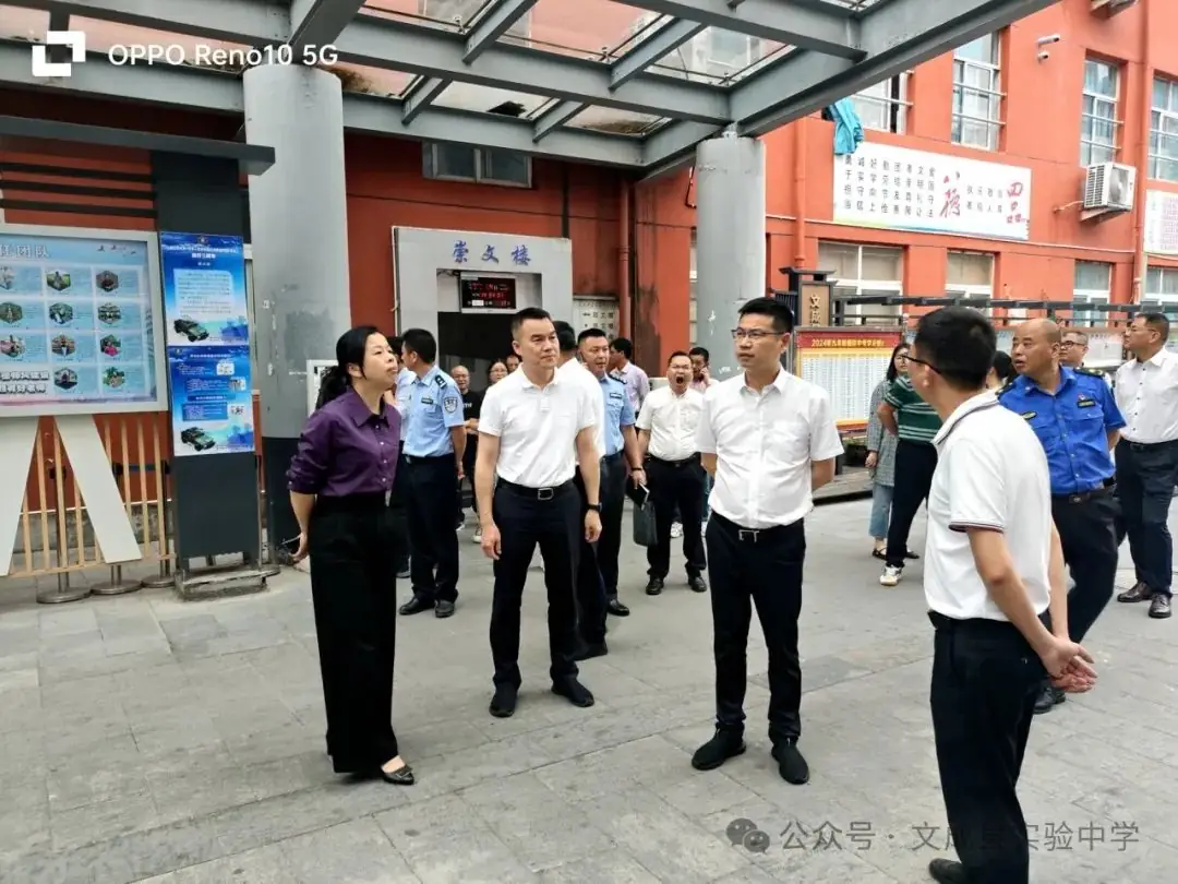 县长杨德听到实验中学检查指导中考考点工作 第7张 县长杨德听到实验中学检查指导中考考点工作 第7张