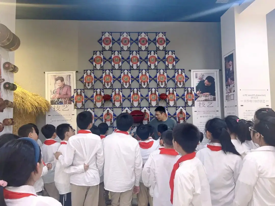 【友谊路小学 双减进行时】馆校共建,助力双减——如东县友谊路小学四年级学生走进图书馆开展阅读实践活动 第10张