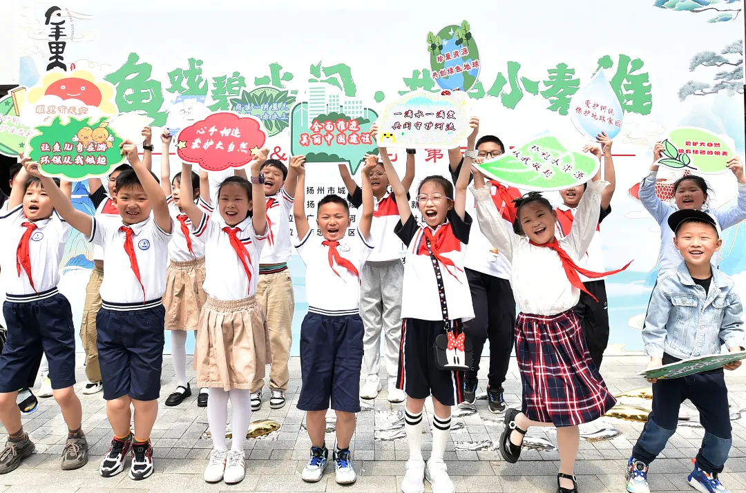社校博爱1+1|育才小学志愿者参加旌忠寺社区“鱼戏碧水间,共护小秦淮”公益活动 第2张 社校博爱1+1|育才小学志愿者参加旌忠寺社区“鱼戏碧水间,共护小秦淮”公益活动 第2张