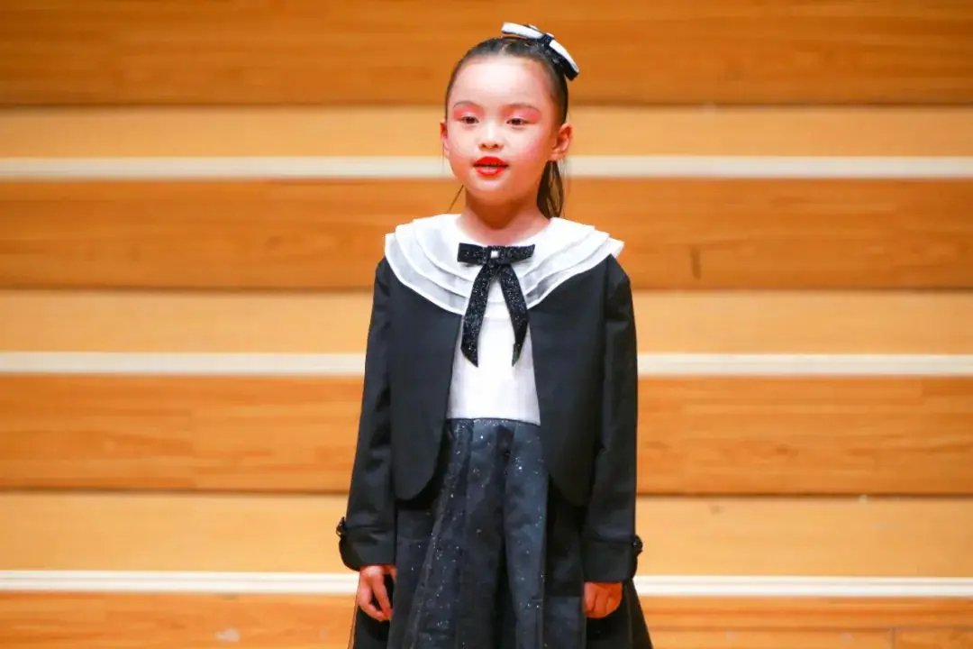 灯市口小学举行“逐光前行 扬帆远航”金帆合唱团二十周年专场音乐会暨灯市口小学建校160周年素质教育成果展示活动 第38张 灯市口小学举行“逐光前行 扬帆远航”金帆合唱团二十周年专场音乐会暨灯市口小学建校160周年素质教育成果展示活动 第38张
