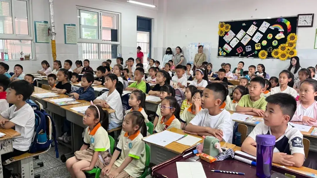 美好初夏,“幼”见小学——安阳高新区商颂小学迎接各幼儿园走进小学幼小衔接活动纪实 第11张 美好初夏,“幼”见小学——安阳高新区商颂小学迎接各幼儿园走进小学幼小衔接活动纪实 第11张