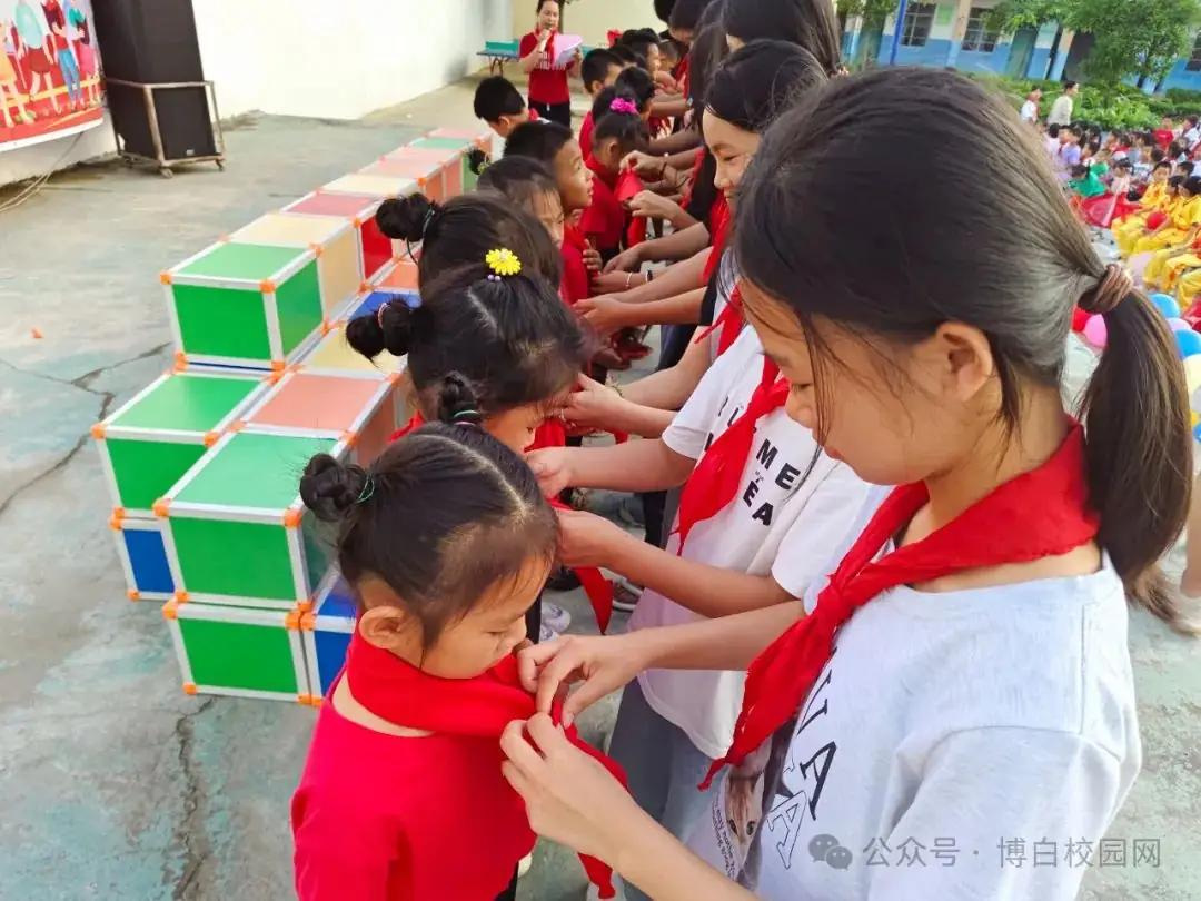 宁潭镇白均村小学少先队新队员入队仪式 | 队旗飘扬筑梦想,童心立志向未来 第4张 宁潭镇白均村小学少先队新队员入队仪式 | 队旗飘扬筑梦想,童心立志向未来 第4张