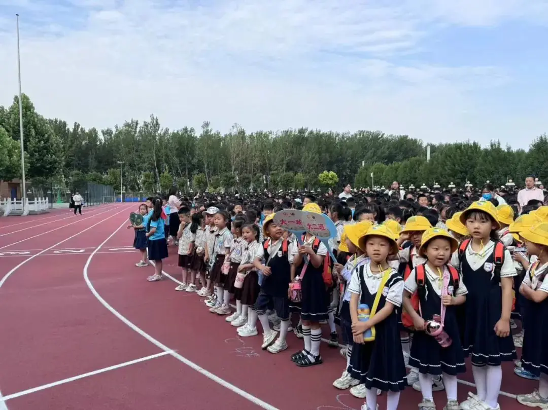 美好初夏,“幼”见小学——安阳高新区商颂小学迎接各幼儿园走进小学幼小衔接活动纪实 第6张 美好初夏,“幼”见小学——安阳高新区商颂小学迎接各幼儿园走进小学幼小衔接活动纪实 第6张