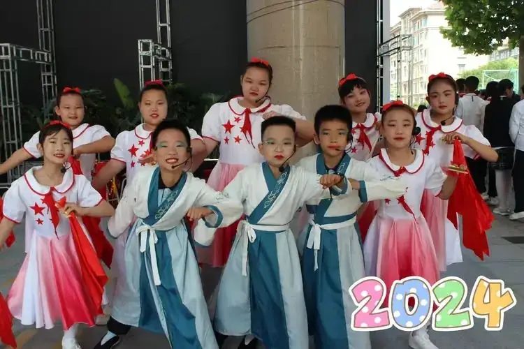 美丽童年 快乐成长——宝通街小学三年级二班六一活动纪实 第3张 美丽童年 快乐成长——宝通街小学三年级二班六一活动纪实 第3张