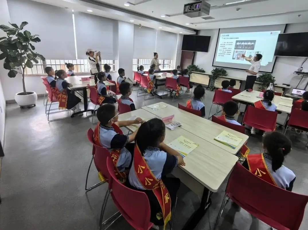 小小银行家 未来大赢家— 梗阳实验小学校一年级4班研学乐评嘉年华纪实 第6张 小小银行家 未来大赢家— 梗阳实验小学校一年级4班研学乐评嘉年华纪实 第6张