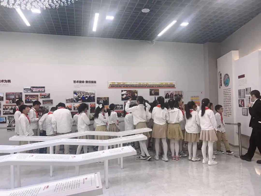 【友谊路小学 双减进行时】馆校共建,助力双减——如东县友谊路小学四年级学生走进图书馆开展阅读实践活动 第15张