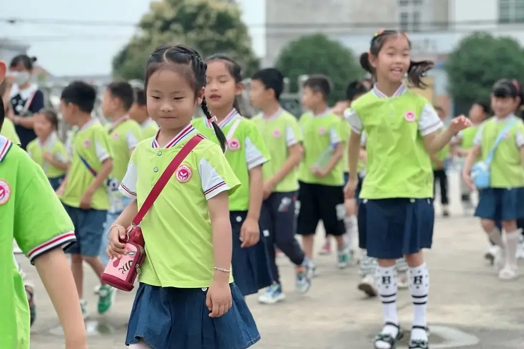 【走,参观小学去!】佛子山镇中心幼儿园大班级部参观小学活动 第16张 【走,参观小学去!】佛子山镇中心幼儿园大班级部参观小学活动 第16张