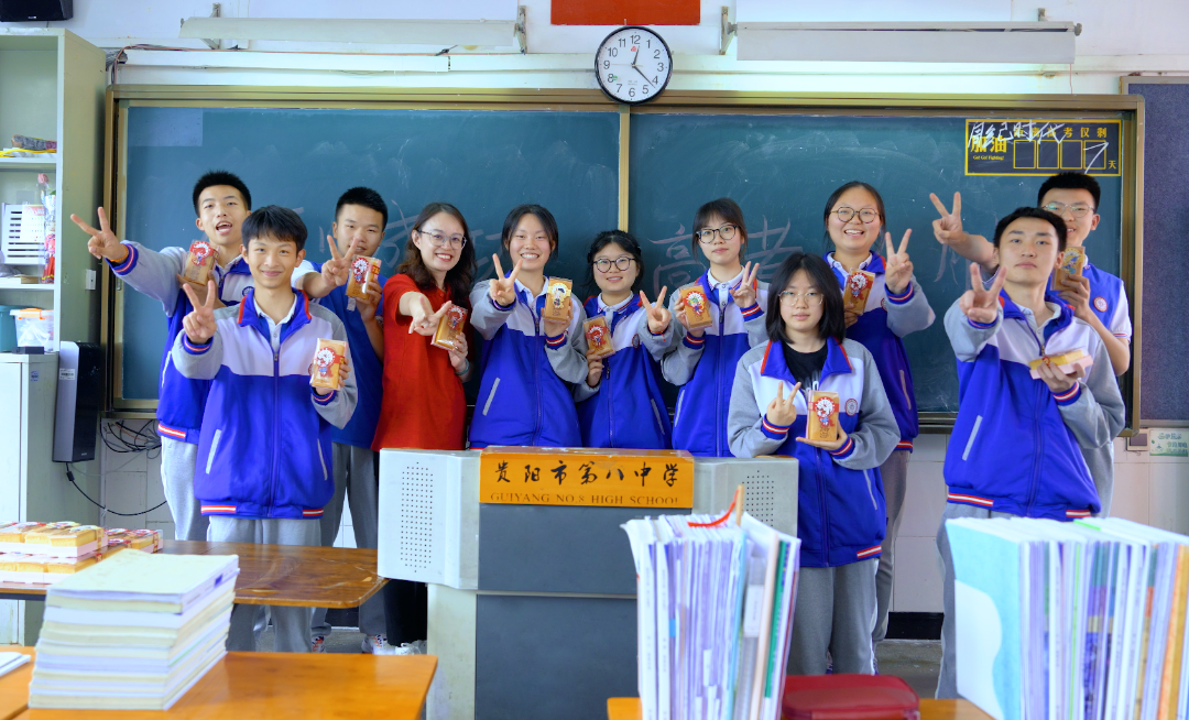 高考壮志行 祖国请挑选 | 贵阳八中2024届高三学子“奔向成功门”冲刺高考壮行活动 第29张 高考壮志行 祖国请挑选 | 贵阳八中2024届高三学子“奔向成功门”冲刺高考壮行活动 第29张