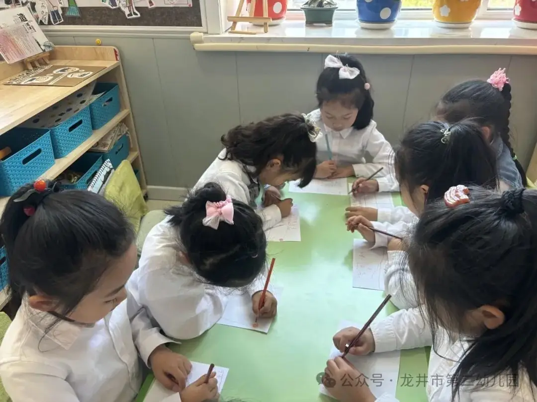 【幼儿活动】“趣”探小学,“幼”见成长——龙井市第二幼儿园携手龙井市东山实验小学开展参观小学活动 第12张 【幼儿活动】“趣”探小学,“幼”见成长——龙井市第二幼儿园携手龙井市东山实验小学开展参观小学活动 第12张