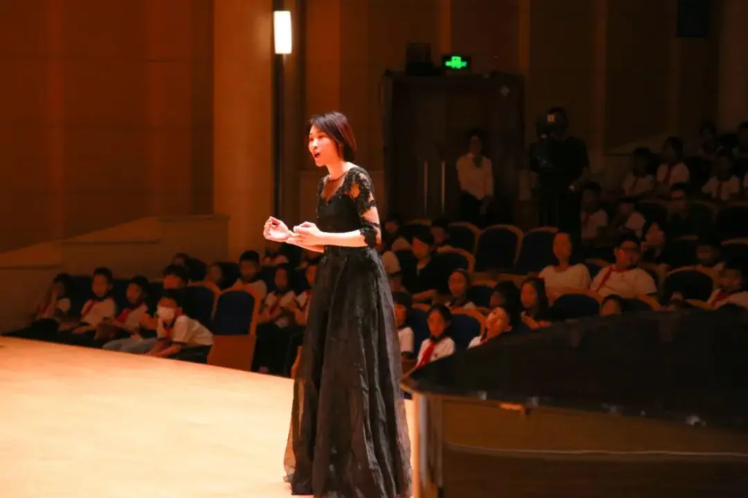 灯市口小学举行“逐光前行 扬帆远航”金帆合唱团二十周年专场音乐会暨灯市口小学建校160周年素质教育成果展示活动 第51张 灯市口小学举行“逐光前行 扬帆远航”金帆合唱团二十周年专场音乐会暨灯市口小学建校160周年素质教育成果展示活动 第51张