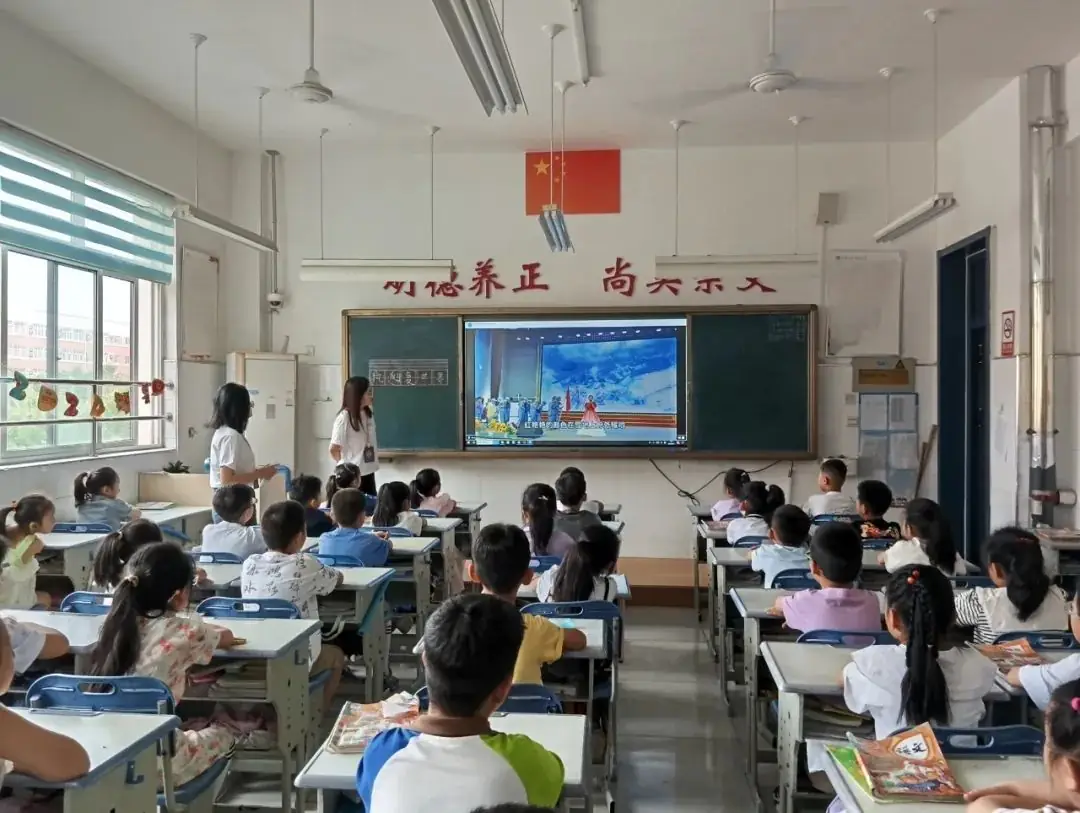 【养正·时讯】卧虎山小学首部红色情景剧《雪山上的小太阳》今日“公映”! 第10张 【养正·时讯】卧虎山小学首部红色情景剧《雪山上的小太阳》今日“公映”! 第10张