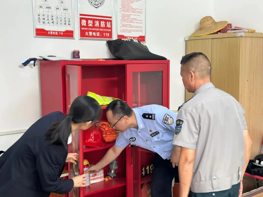 “法”润童心  “典”亮校园——明江实验小学“法治进校园”活动 第13张