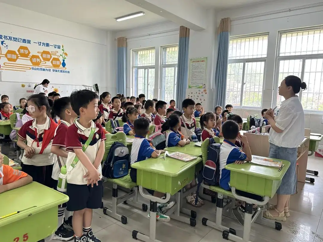初探小学 礼遇成长——枣庄市第二十九中学附属幼儿园大班组参观小学活动 第21张 初探小学 礼遇成长——枣庄市第二十九中学附属幼儿园大班组参观小学活动 第21张