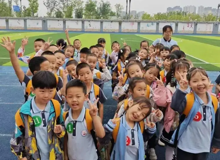 【园级动态】初探小学 期望成长——红岭幼儿园大班组参观小学活动纪实 第22张 【园级动态】初探小学 期望成长——红岭幼儿园大班组参观小学活动纪实 第22张