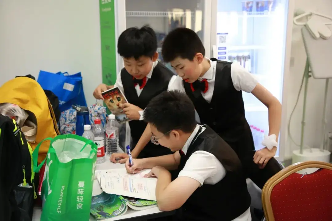 灯市口小学举行“逐光前行 扬帆远航”金帆合唱团二十周年专场音乐会暨灯市口小学建校160周年素质教育成果展示活动 第146张 灯市口小学举行“逐光前行 扬帆远航”金帆合唱团二十周年专场音乐会暨灯市口小学建校160周年素质教育成果展示活动 第146张