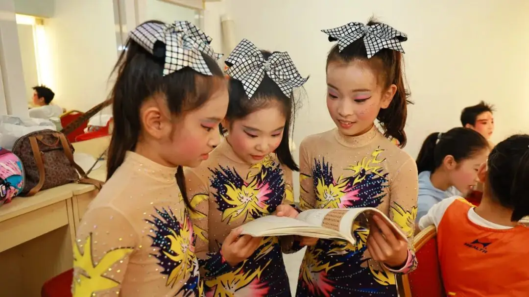 灯市口小学举行“逐光前行 扬帆远航”金帆合唱团二十周年专场音乐会暨灯市口小学建校160周年素质教育成果展示活动 第142张 灯市口小学举行“逐光前行 扬帆远航”金帆合唱团二十周年专场音乐会暨灯市口小学建校160周年素质教育成果展示活动 第142张