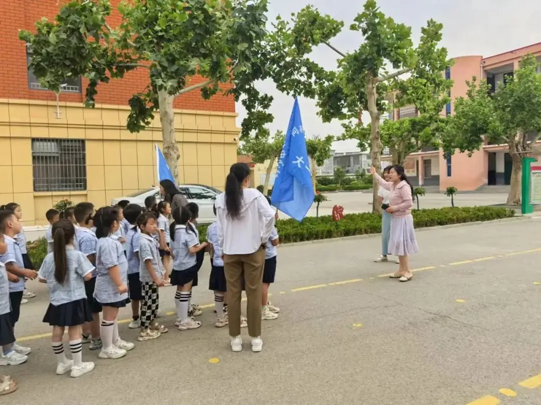 【初探小学 礼遇成长】何楼办事处中心幼儿园大班小朋友参观小学活动 第32张 【初探小学 礼遇成长】何楼办事处中心幼儿园大班小朋友参观小学活动 第32张