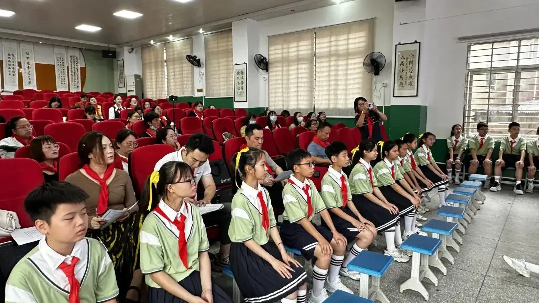 尚志中心小学:举行晋江市谢志辉少先队名辅导员工作室第三场活动(尚志中心小学专场) 第5张 尚志中心小学:举行晋江市谢志辉少先队名辅导员工作室第三场活动(尚志中心小学专场) 第5张