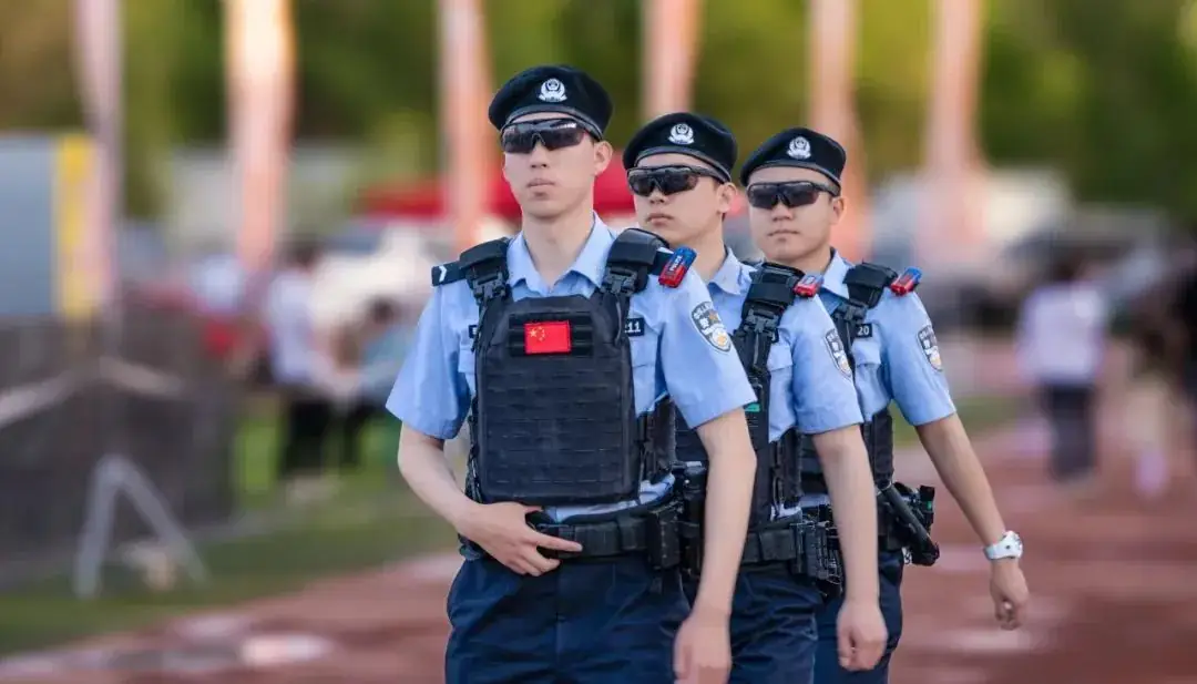 高考临近 哈密公安全力为高考学子护航! 第5张 高考临近 哈密公安全力为高考学子护航! 第5张