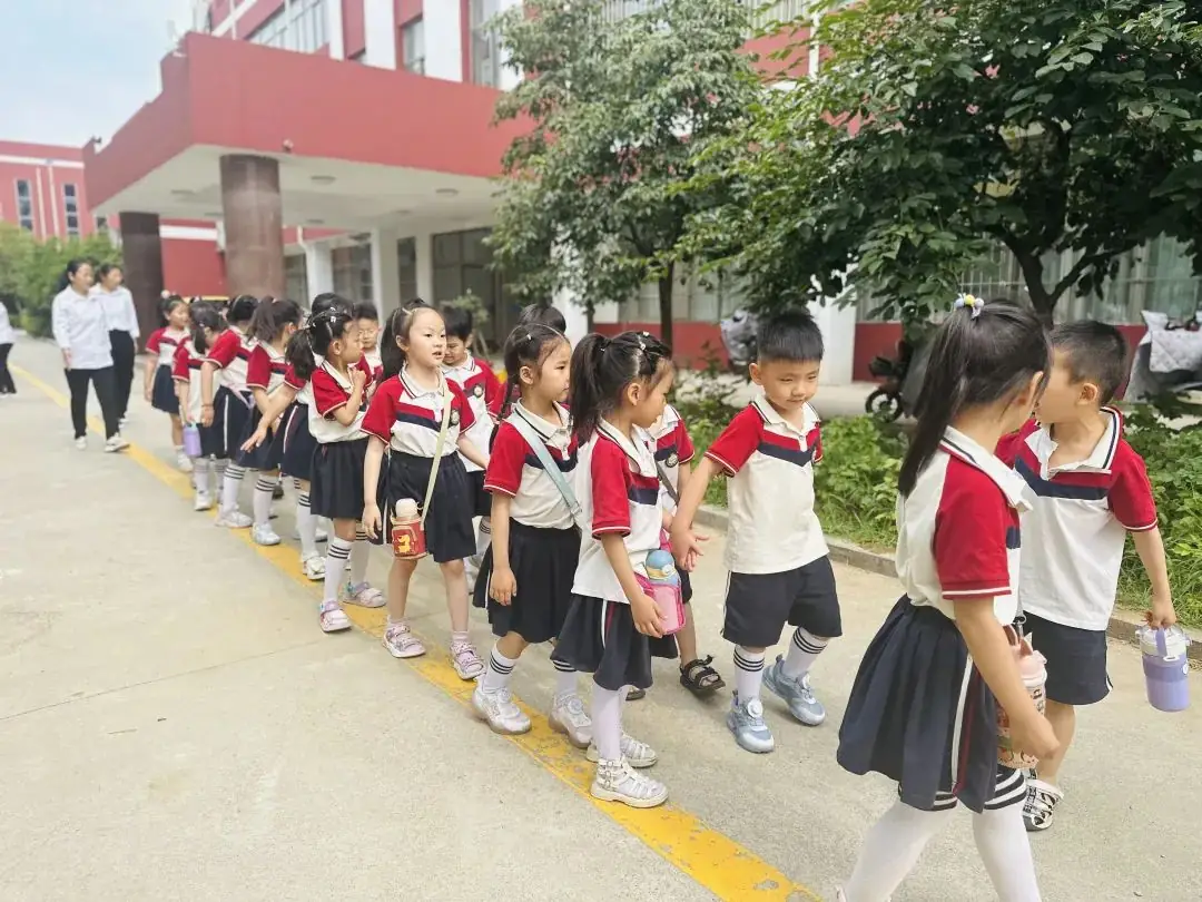 初探小学 礼遇成长——枣庄市第二十九中学附属幼儿园大班组参观小学活动 第11张 初探小学 礼遇成长——枣庄市第二十九中学附属幼儿园大班组参观小学活动 第11张