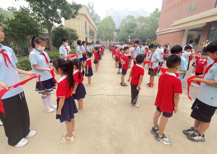 初识小学,快乐成长——项城市政和路幼儿园组织大班孩子参观政和路小学 第3张 初识小学,快乐成长——项城市政和路幼儿园组织大班孩子参观政和路小学 第3张