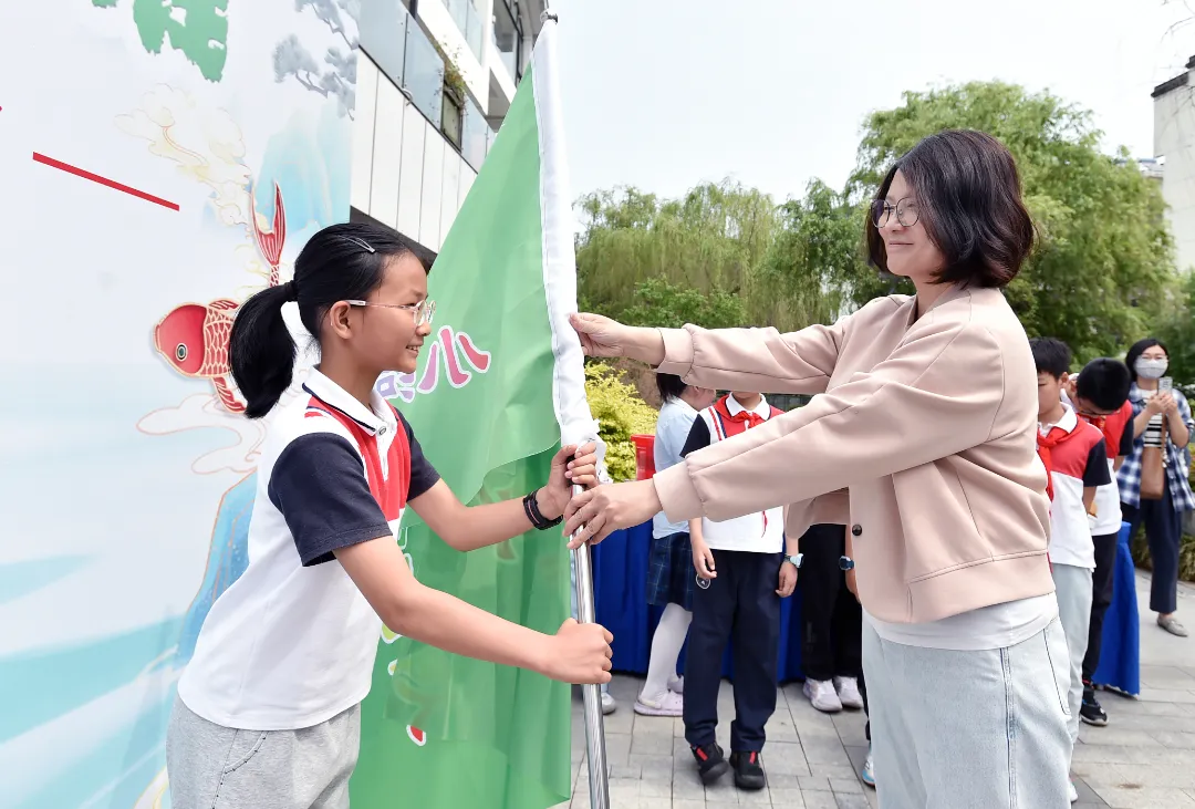 社校博爱1+1|育才小学志愿者参加旌忠寺社区“鱼戏碧水间,共护小秦淮”公益活动 第3张 社校博爱1+1|育才小学志愿者参加旌忠寺社区“鱼戏碧水间,共护小秦淮”公益活动 第3张