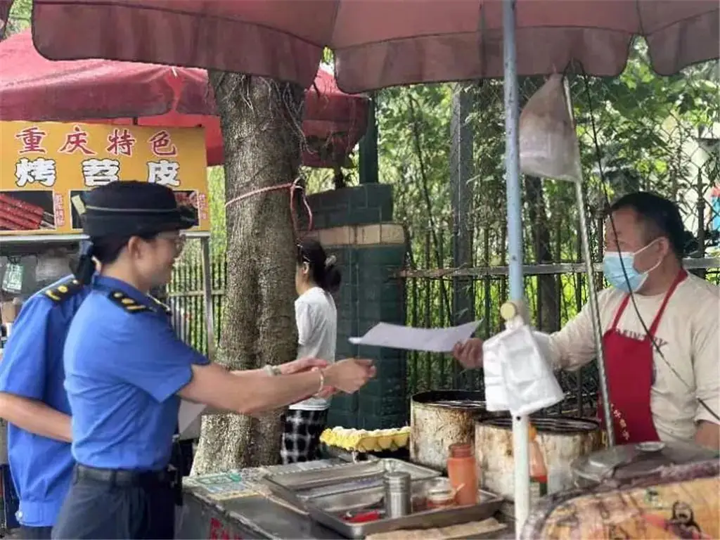 高考倒计时!城管护校员上岗,东莞城管人全力护航 第13张 高考倒计时!城管护校员上岗,东莞城管人全力护航 第13张