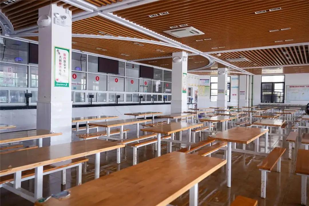 中考没上一批线,高考剑指重点大学!这所高中的目标墙亮了,他们的底气从何而来 第17张 中考没上一批线,高考剑指重点大学!这所高中的目标墙亮了,他们的底气从何而来 第17张