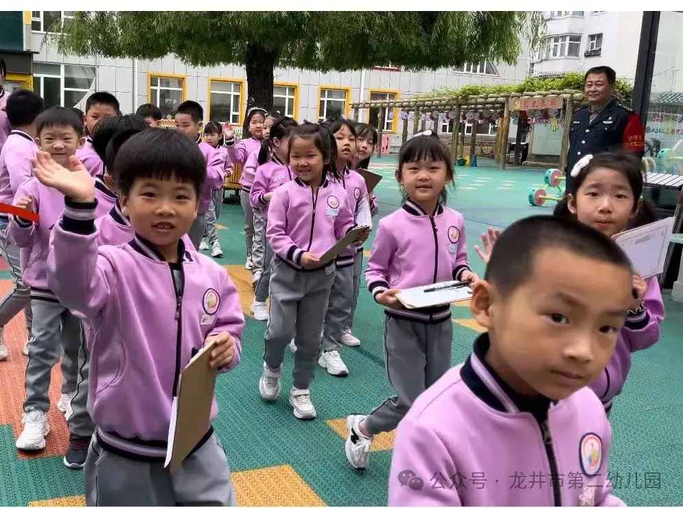【幼儿活动】“趣”探小学,“幼”见成长——龙井市第二幼儿园携手龙井市东山实验小学开展参观小学活动 第8张 【幼儿活动】“趣”探小学,“幼”见成长——龙井市第二幼儿园携手龙井市东山实验小学开展参观小学活动 第8张
