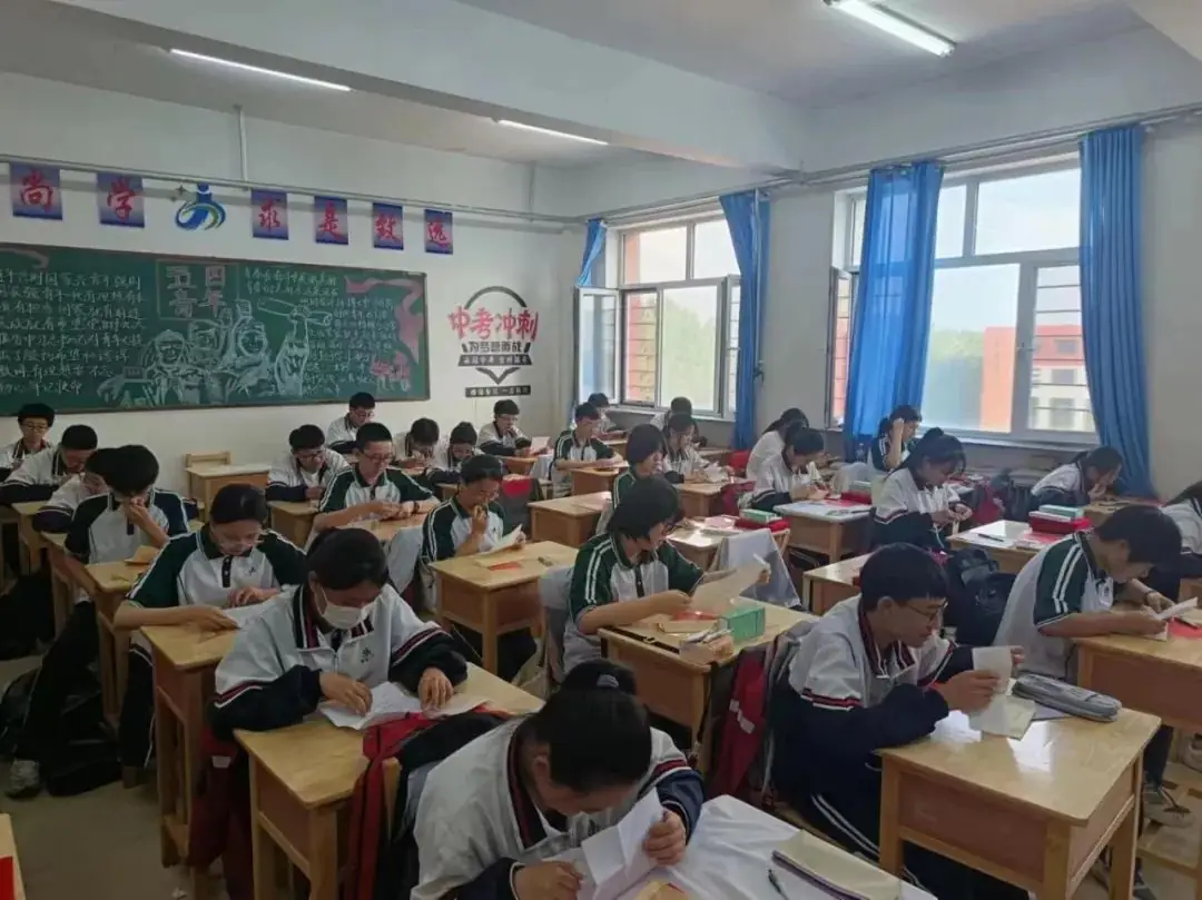 凝心聚力 冲刺中考——霍市一中2024届初三年级中考冲刺主题班会 第31张 凝心聚力 冲刺中考——霍市一中2024届初三年级中考冲刺主题班会 第31张