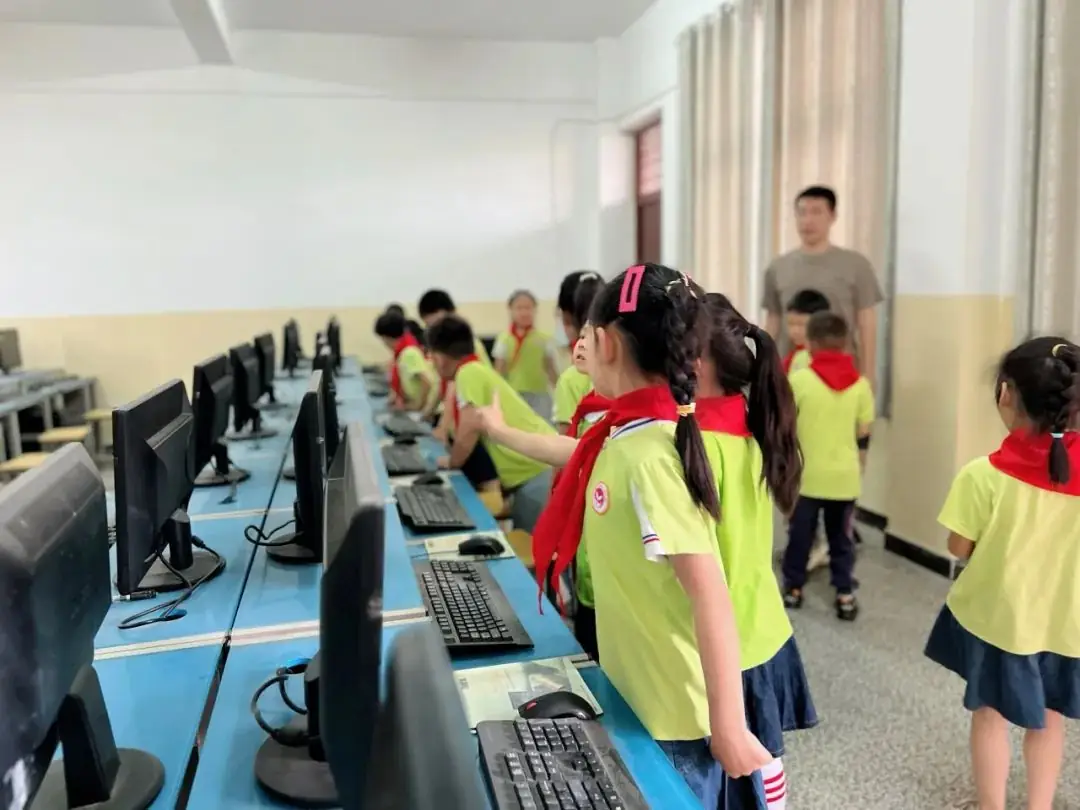 【走,参观小学去!】佛子山镇中心幼儿园大班级部参观小学活动 第48张 【走,参观小学去!】佛子山镇中心幼儿园大班级部参观小学活动 第48张