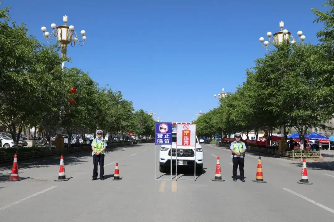 高考临近 哈密公安全力为高考学子护航! 第6张 高考临近 哈密公安全力为高考学子护航! 第6张