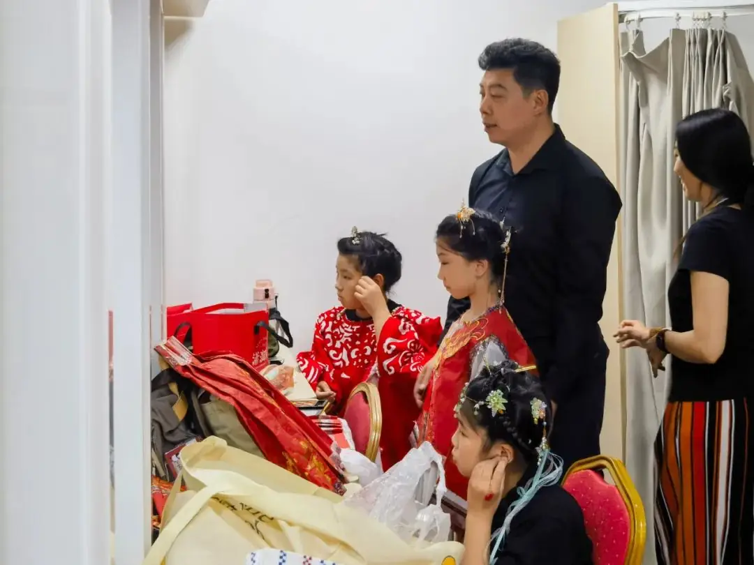 灯市口小学举行“逐光前行 扬帆远航”金帆合唱团二十周年专场音乐会暨灯市口小学建校160周年素质教育成果展示活动 第140张 灯市口小学举行“逐光前行 扬帆远航”金帆合唱团二十周年专场音乐会暨灯市口小学建校160周年素质教育成果展示活动 第140张