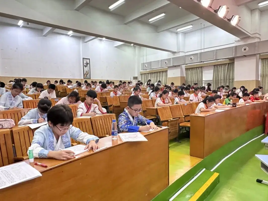 诗词盛宴,诗韵传承 | 三角镇举办小学第三届师生诗词大会 第3张 诗词盛宴,诗韵传承 | 三角镇举办小学第三届师生诗词大会 第3张